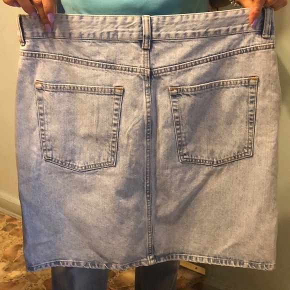 Light wash h&m denim shirt - Picture 2 of 4